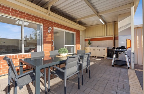 Renmark Apartment | Immaculate, Modern, Comfortable Apartment in a Convenient Location