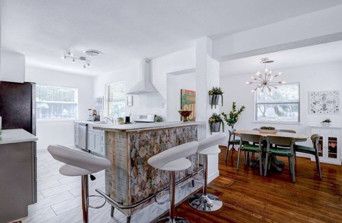 Highland Park House | Immaculate New Casita ~ Perfectly Furnished