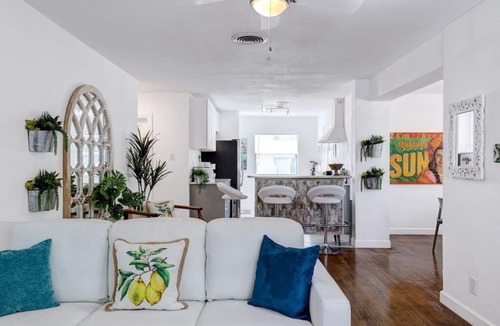 Highland Park House | Immaculate New Casita ~ Perfectly Furnished