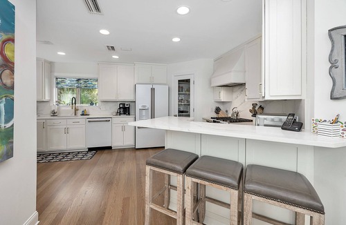 East Beach House | Immaculate Private Ocean Front Escape, Easy Walk To BEACH, Private Pool!