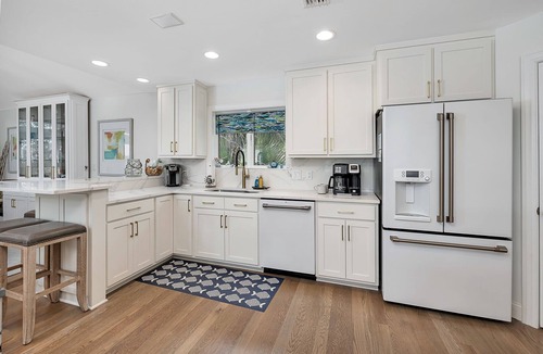 East Beach House | Immaculate Private Ocean Front Escape, Easy Walk To BEACH, Private Pool!