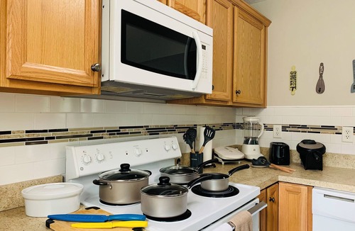 North Augusta House | Immaculate Private Home w/visiting Deer & parking