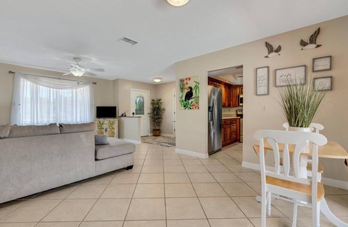 South Venice House | IMMACULATE PRIVATE POOL HOME MINUTES TO BEACHES, DOWNTOWN.