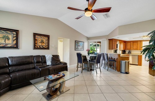 South Venice House | IMMACULATE PRIVATE POOL HOME MINUTES TO BEACHES, DOWNTOWN.