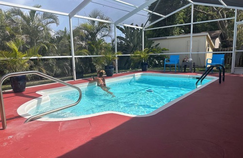 South Venice House | IMMACULATE PRIVATE POOL HOME MINUTES TO BEACHES, DOWNTOWN.