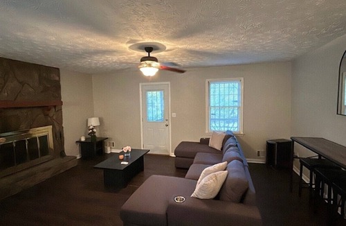 Stockbridge House | Immaculate Ranch-Style Home w/Creek Access