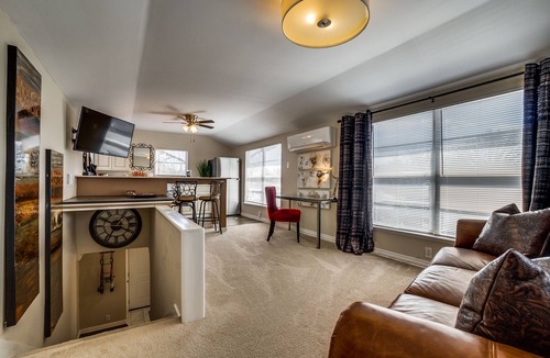 Dallas House | Immaculate Relaxed & Stylish East Dallas Neighborhood Living 20m from DT Dallas!