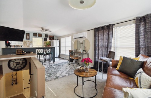 Dallas House | Immaculate Relaxed & Stylish East Dallas Neighborhood Living 20m from DT Dallas!