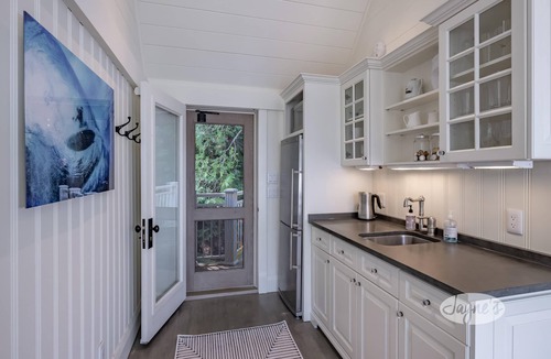Seguin Cottage | Immaculate, Resort-Like Property on Lake Rosseau!