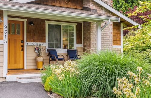 North Rose Hill House | Immaculate Rose Hill Rambler.