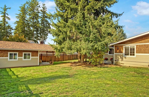 North Rose Hill House | Immaculate Rose Hill Rambler.