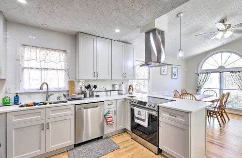 Suwanee House | Immaculate Suwanee House w/Pool & Game Room!