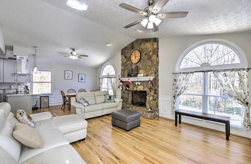 Suwanee House | Immaculate Suwanee House with Pool and Game Room!