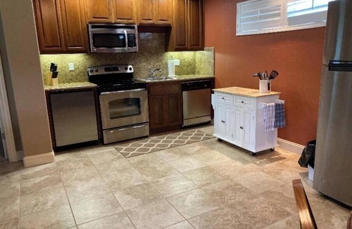 Oakdale House | Immaculate Unit, pool,large landscaped yard!