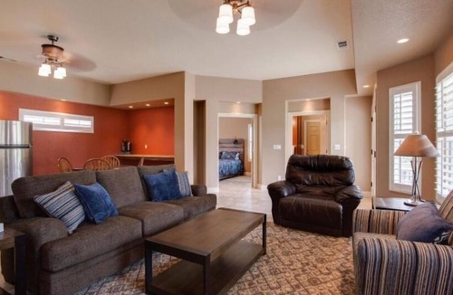 Oakdale House | Immaculate Unit, pool,large landscaped yard!