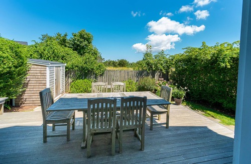 Nantucket Town House | Immaculate & Updated 4BR - steps to Town and Beach.