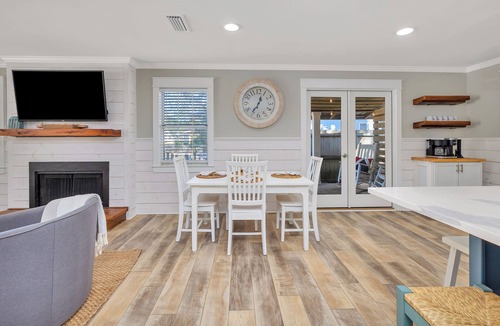 Demere Park House | Immaculate 4 bed/3.5 bath Home with Private Pool