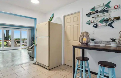 Ruthven Cottage | Immaculate waterfront cottage; Serenity On The Bluff