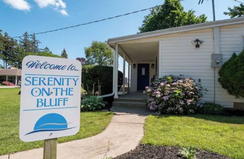 Ruthven Cottage | Immaculate waterfront cottage; Serenity On The Bluff