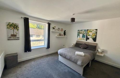 Shawforth House | Immaculate whole house Sleeps 4