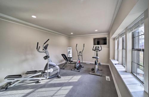 South Tulsa House | Immaculate 'Woodland View' Retreat w/Hot Tub