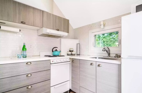 Madison Center Cottage | Immaculate Year Round Cottage Steps from the Beach Sleeps 6