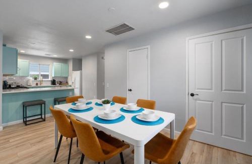 St. Johns House | Immediate Access to Highway 35 - Remodeled Haven