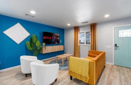 St. Johns House | Immediate Access to Highway 35 - Remodeled Haven