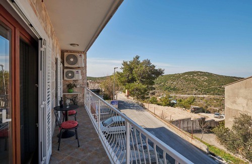 Zvekovica Apartment | Immerse yourself in Apartment Micika’s sun-kissed charm!
