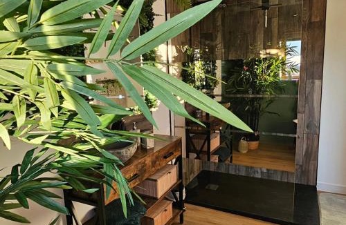La Bassee Apartment | Immersion Forêt Enchantée, 70m2 Atypique & Design aux portes de Lille