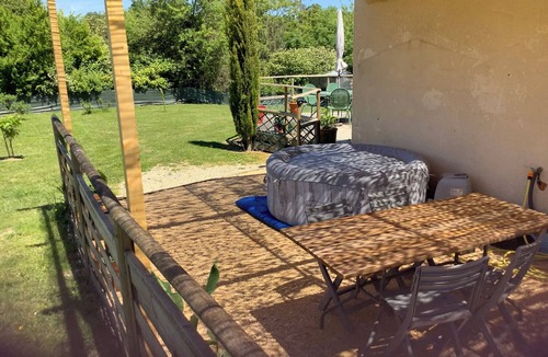 Saint-Etienne-de-Villereal Apartment | Impeccable 1-Bed Apartment