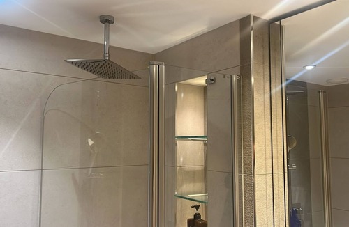 Barking Apartment | Impeccable 1-Bed Apartment