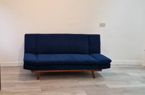 Clayhall Apartment | Impeccable 1-bed Apartment in Ilford