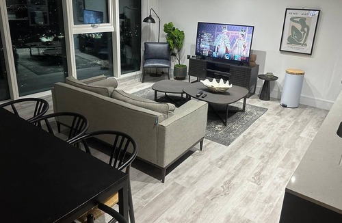 East Acton Apartment | Impeccable 1Bed Flat in West London!!