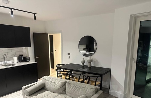 East Acton Apartment | Impeccable 1Bed Flat in West London!!