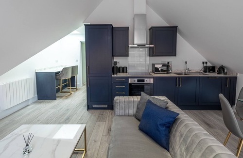 Camberley Apartment | Impeccable 2-Bed Apartment in Camberley