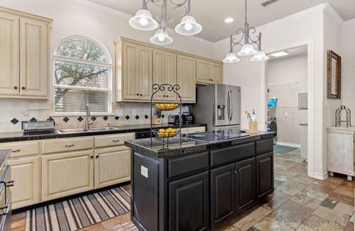 Far North Central Villa | Impeccable 4-bed Villa in San Antonio l Jacuzzi