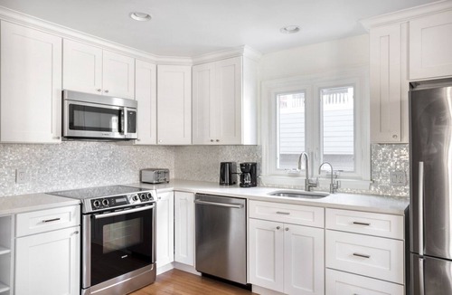 Cambridgeport Apartment | Impeccable Central Square 3BR w/W/D, nr T, by Blueground