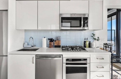 Connaught Apartment | Impeccable DT Condo | City & Mountain Views | Pool