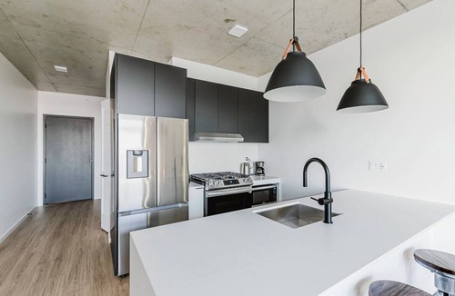 West Loop Apartment | Impeccable W Loop 1BR w/Gym, Pool, Rooftop, Spa & W/D, by Blueground