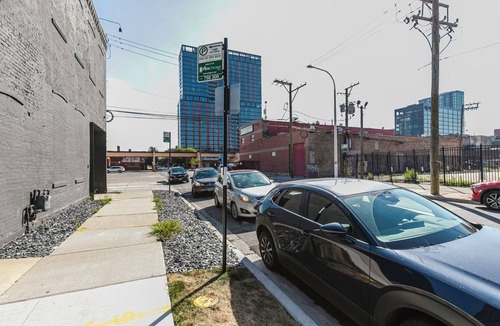 West Loop Apartment | Impeccable W Loop 1BR w/Gym, Pool, Rooftop, Spa & W/D, by Blueground