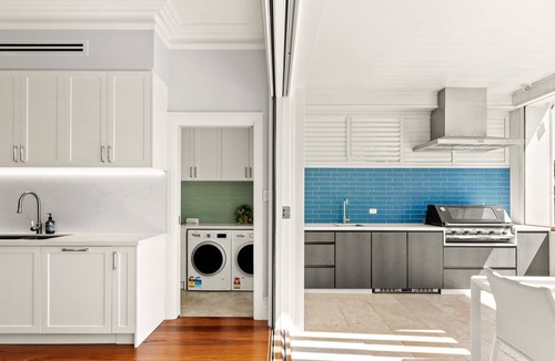 Petersham House | Impeccably Chic 4-Bed Home with Spa & Pool