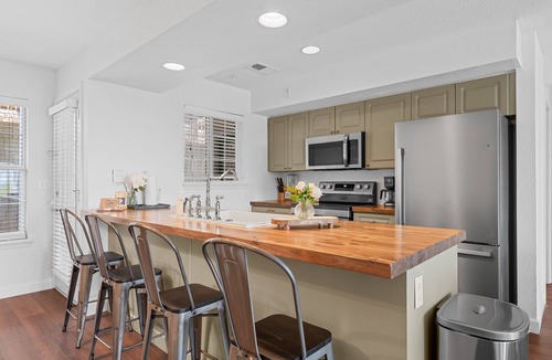 Kimberling City Condo | Impeccably Remodeled Condo with Open Community Pool, Screened Porches & Free Attraction Tickets