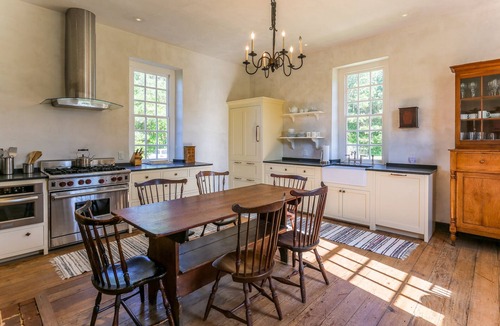 Hardyville House | Impeccably restored home with modern conveniences.