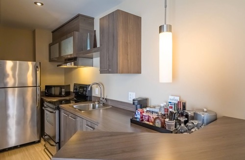 Terrebonne Hotel | Imperia Hotel & Suites Terrebonne