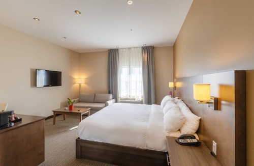 Terrebonne Hotel | Imperia Hotel & Suites Terrebonne