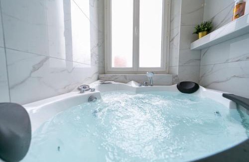 Avon Apartment | Imperial House 1850 Balnéo - Parking