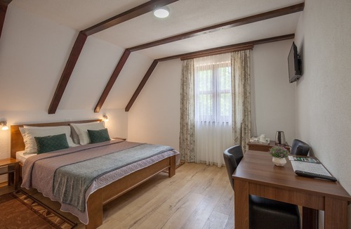 Jezerce Bed & Breakfast | Imperial house
