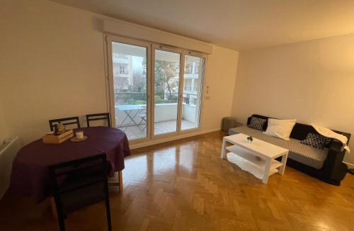 Rueil-Malmaison Apartment | Imperialand T2 Terrasse parking dans la verdure