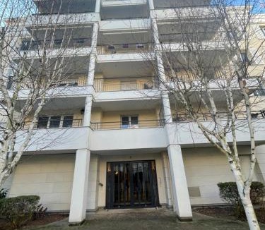 Rueil-Malmaison Apartment | Imperialand T2 Terrasse parking dans la verdure